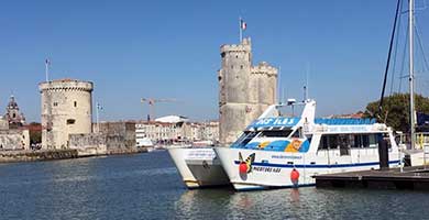 Ponton de la médiathèque Michel Crépeau